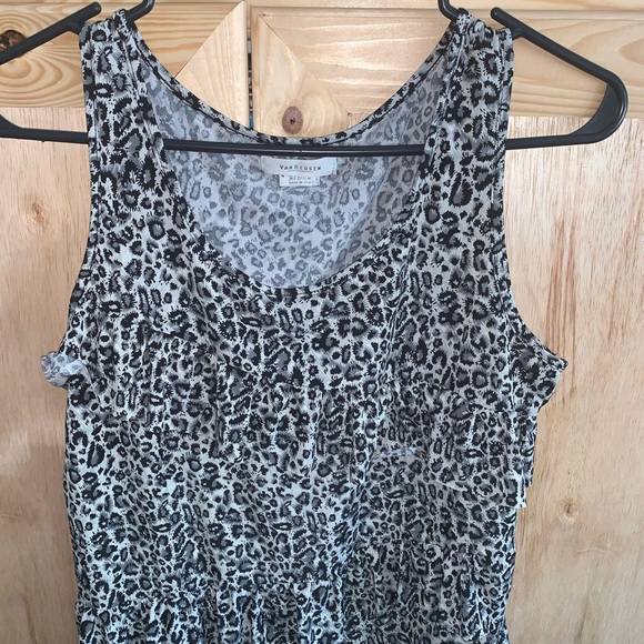 Van Heusen ruffle front leopard printed shirt size M - Picture 2 of 3